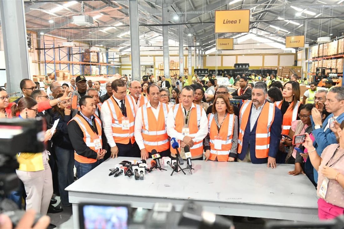 JCE inicia elaboración de 1,566 kits electorales para el exterior y el clonado de los EDET de cara a elecciones del 19 de mayo de 2024