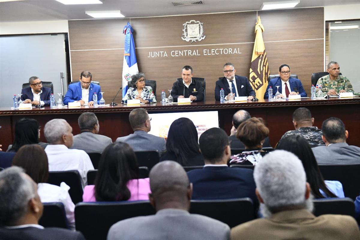 Presidente de la JCE encabeza reunión con miembros de juntas ...